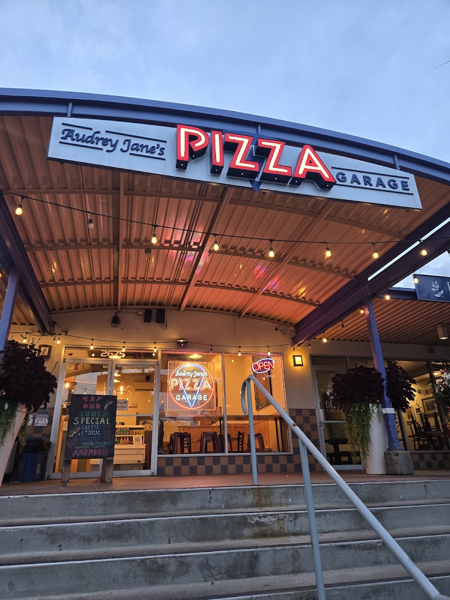 Denver's Garage Pizza And Brews